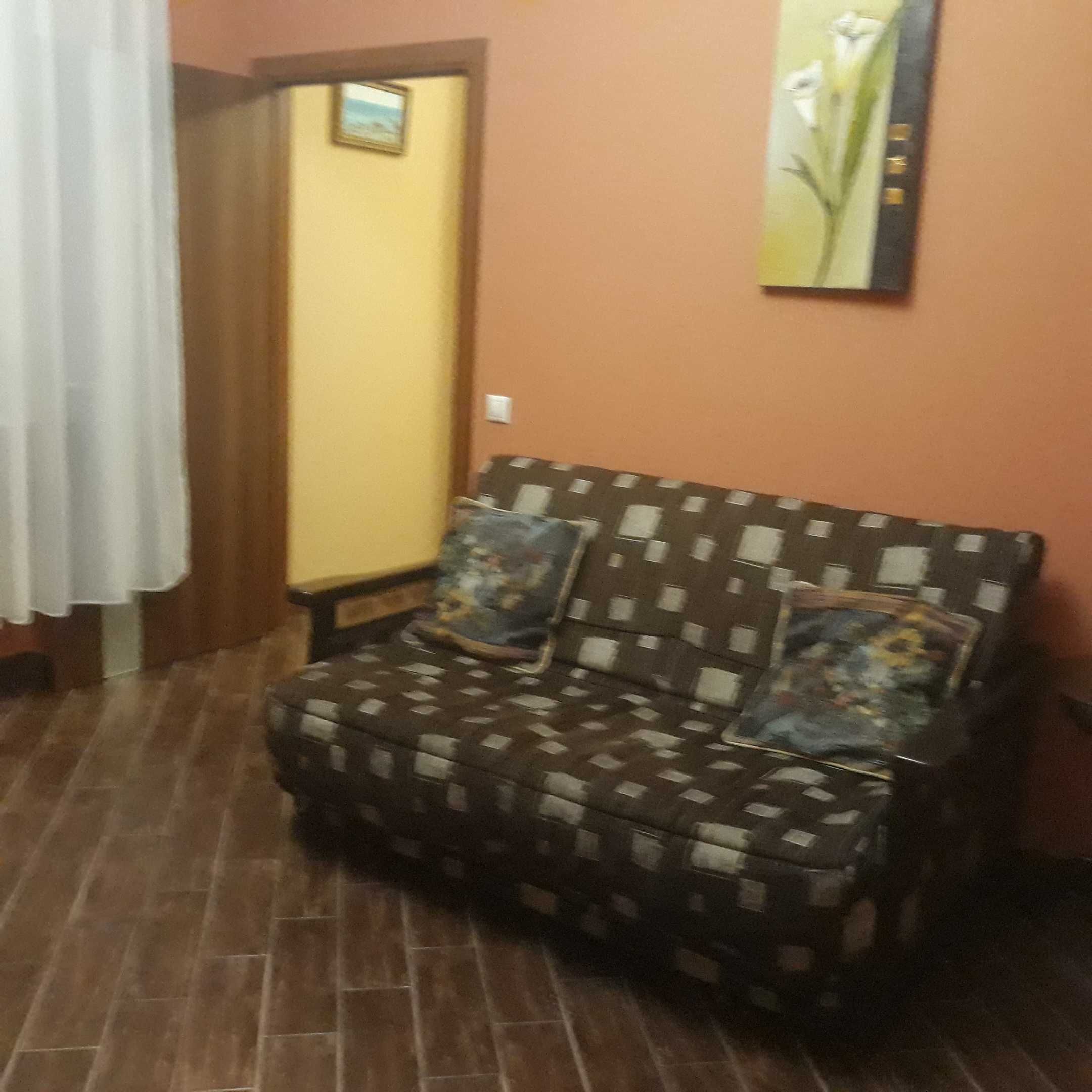 Софієвська, 1 центр ст.  м. Майдан Незалежності
