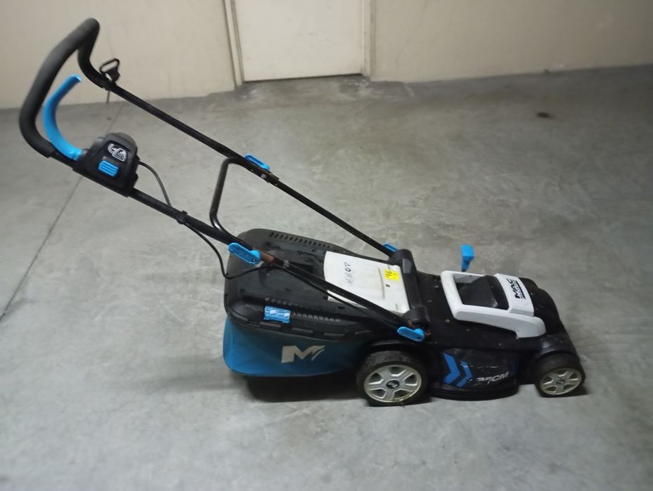 Máquina da relva elétrica