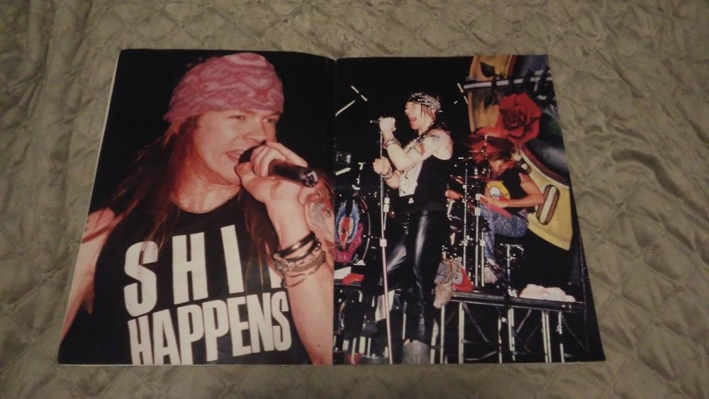 Livro de posteres dos Guns N Roses