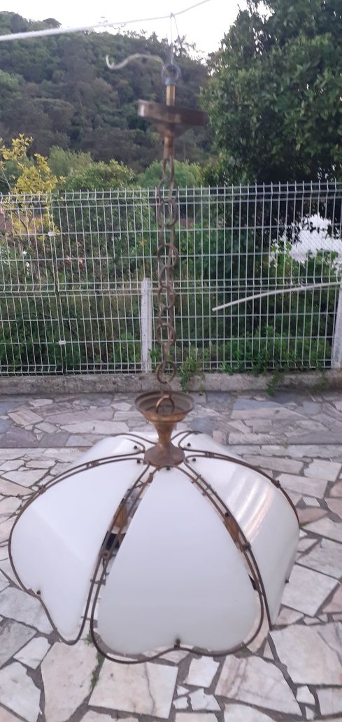 Candeeiro acrílico com 3 lâmpadas