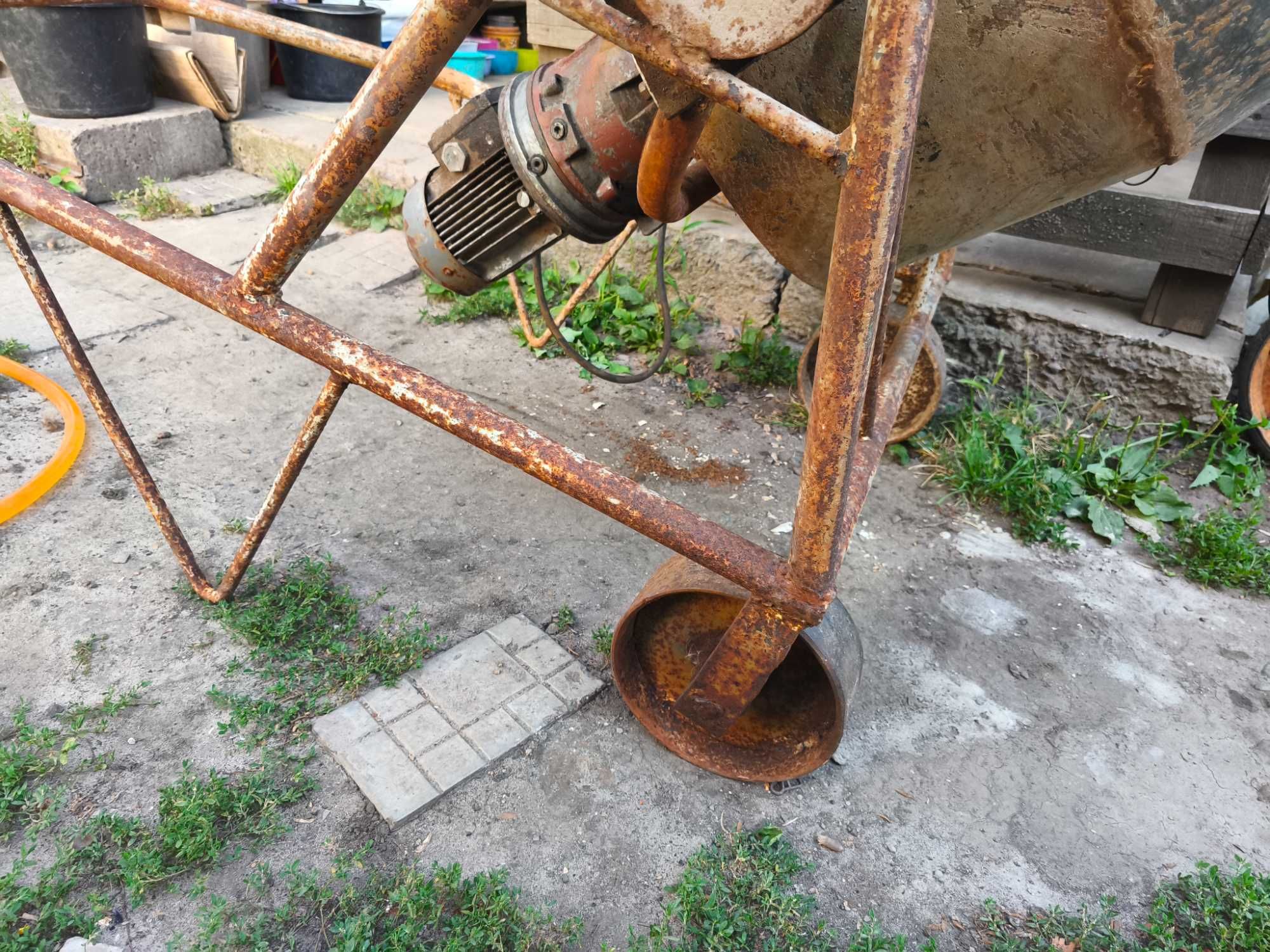 Продам бетонозмішувач