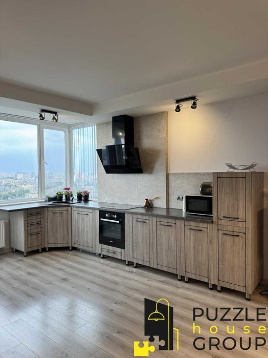 Продаж просторої 3-к квартири біля метро «Чернігівська»