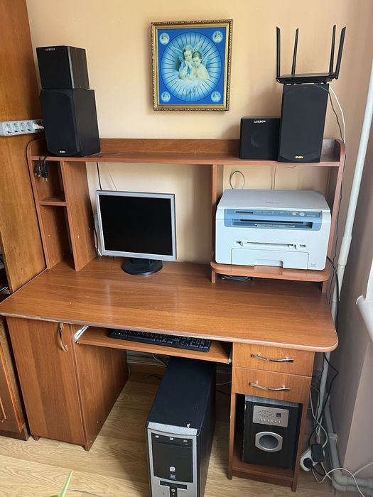 Компютерний стіл