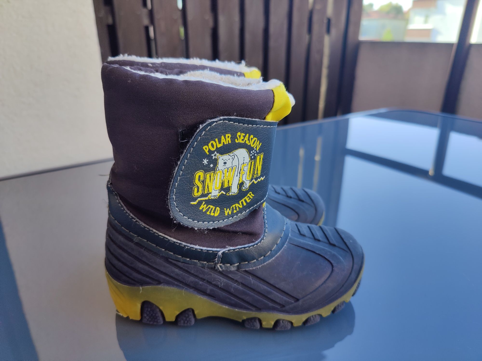 Buty zimowe, śniegowce r. 26