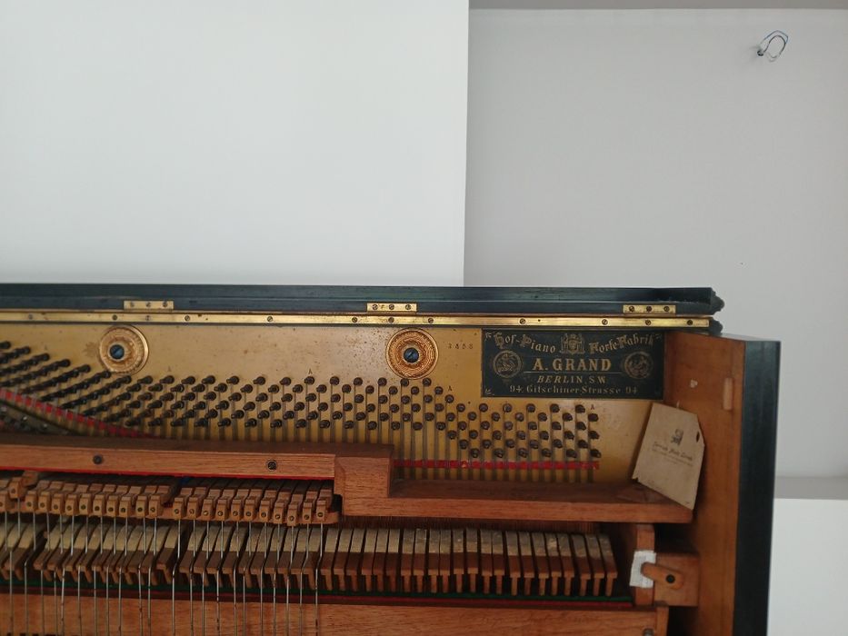 Piano vertical antigo