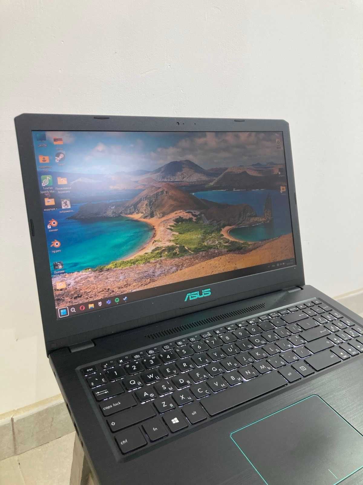 Asus vivobook 15 x570ud /i5-8250u/GTX1050/16Gb/256Gb SSD/1Tb HDD