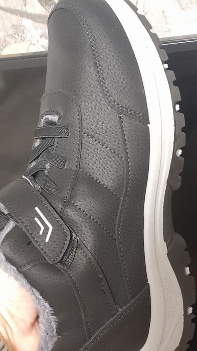 Кросівки зимові чоловічі і жіночі