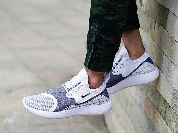 Кросівки Nike LunarCharge Essential оригінал розмір 44