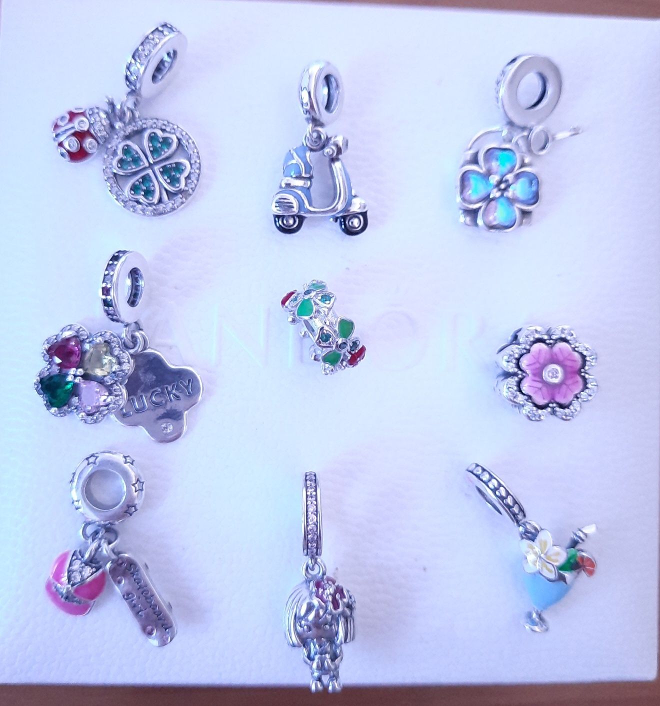 Brincos, charms e muranos originais Pandora