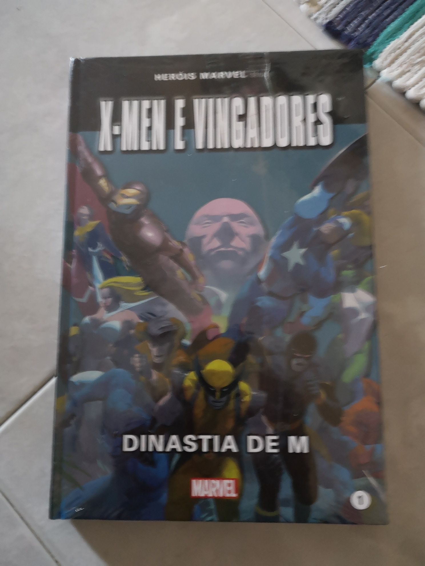 Livro de capa dura X-Men e os Vingadores