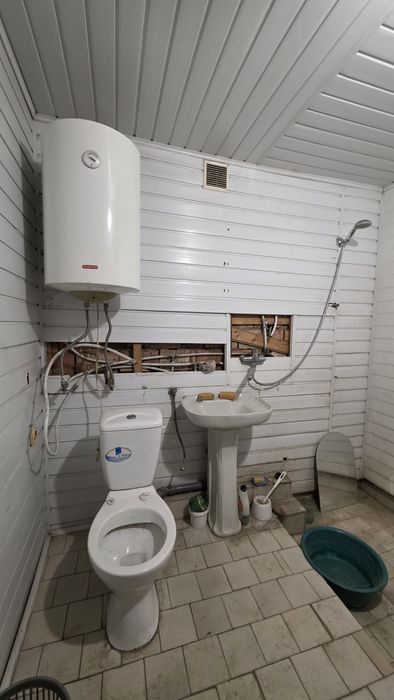 Здається в оренду Гараж-бокс на два авто з ямою, санвузлом і 3ма кімн.