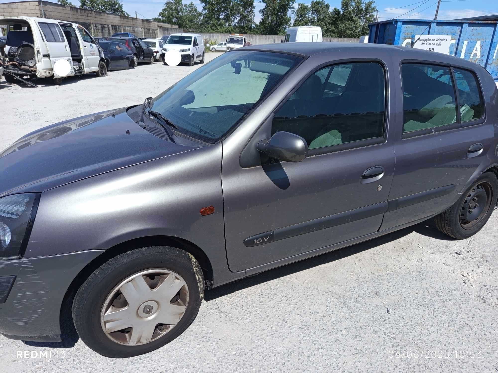 Para peças Renault Clio II 1.2 16V ano 2001