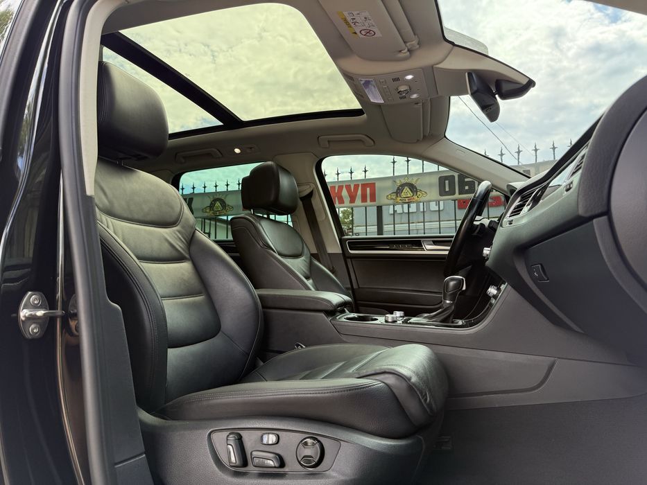 Volkswagen Touareg 2016 год, пневмо, целый, топ комплектация!