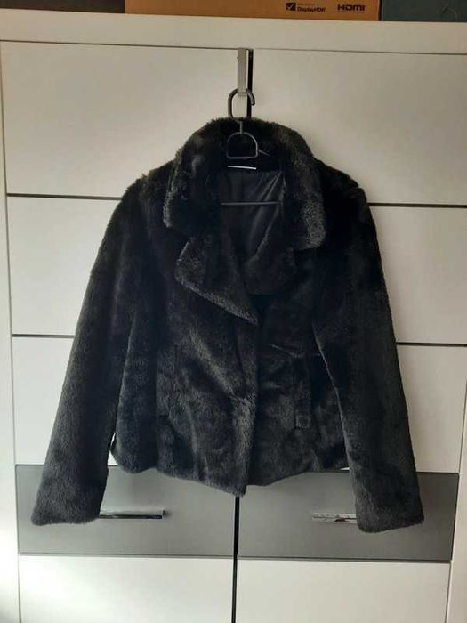 Czarne futerko na dwa guziki rozmiar S