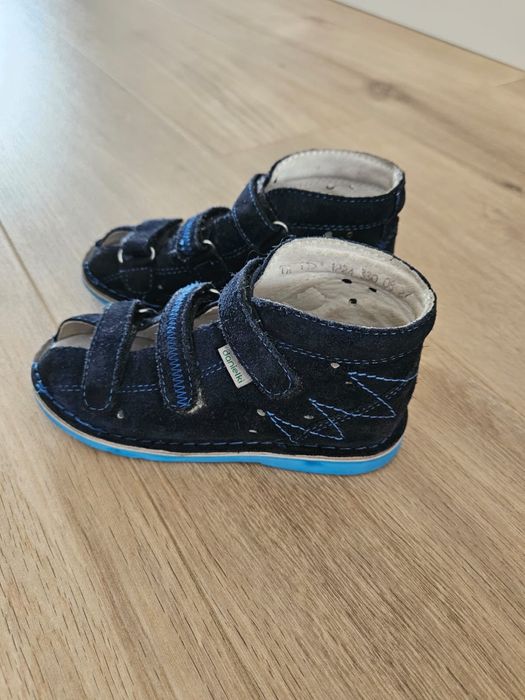 Danielki kapcie, buciki rozmiar 27