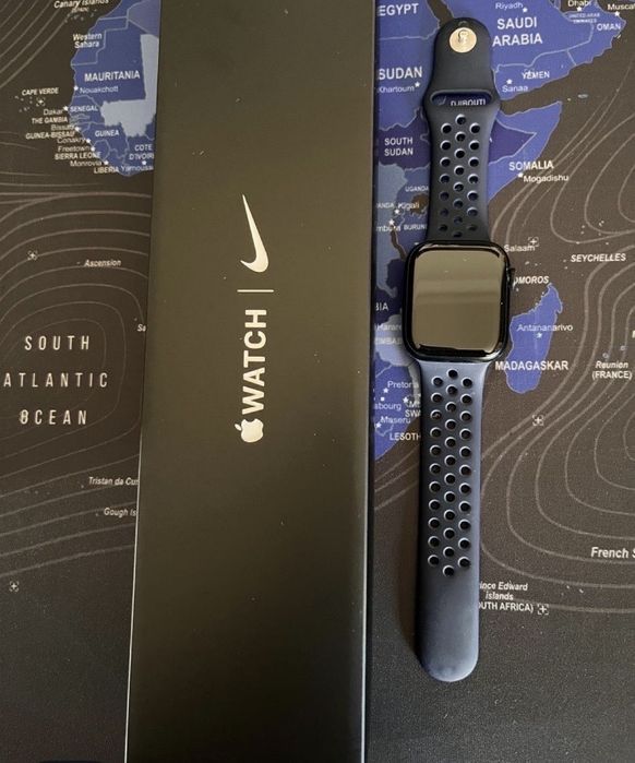 Apple Watch Series 7 Nike