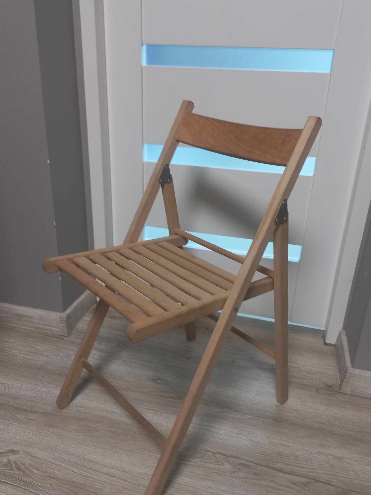 Krzesła drewniane na komunię, na działkę