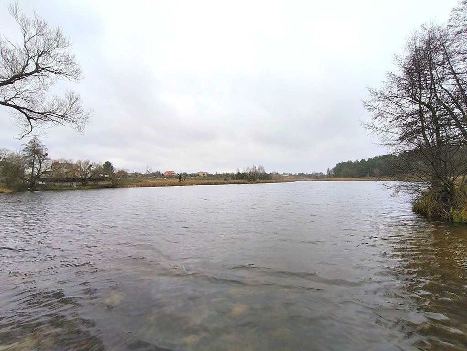 Продам будиночок неподалік є озера та ліс.Від Києва 25км.