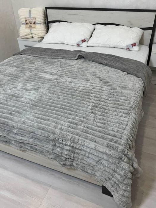 Неймовірно теплий і затишний плед-покривало шарпей на овчині ( євро)