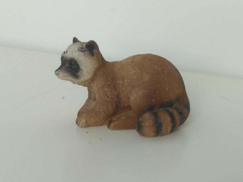 Vintage żywiczna figurka szopa pracza, h - 3,5 cm