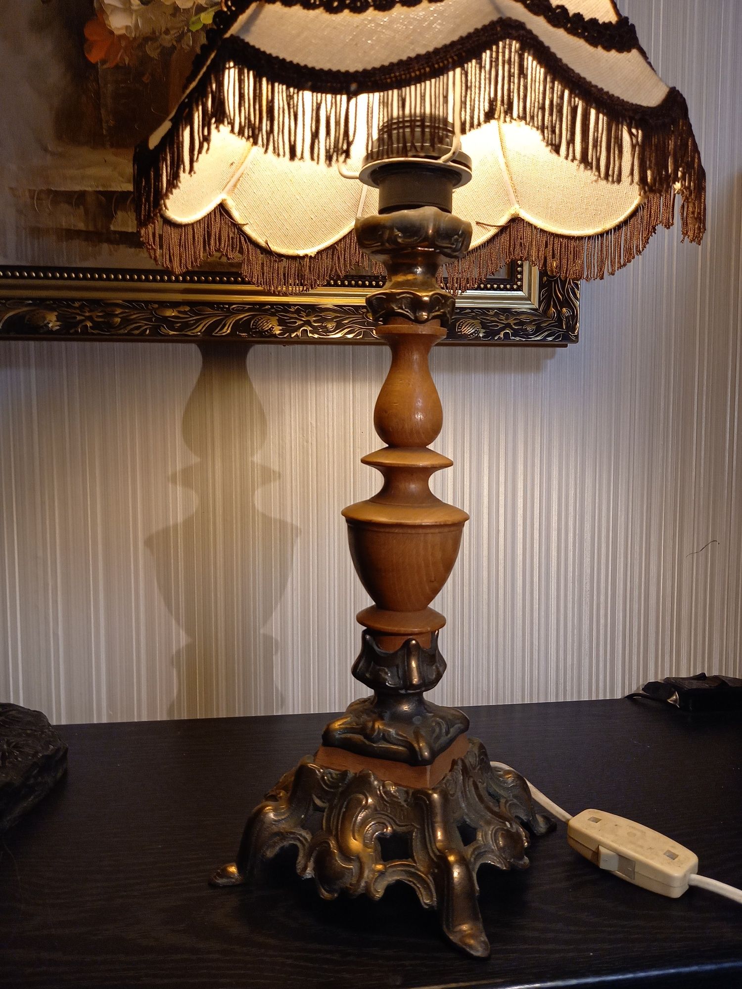 Stara lampa drewniano żeliwna
