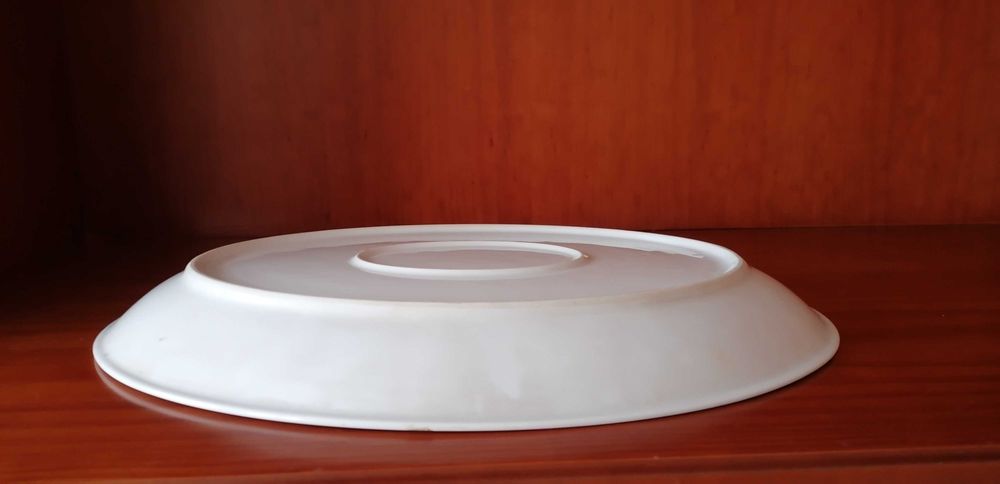 Travessa branca antiga