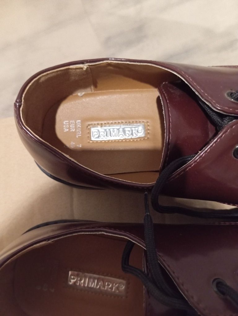 Buty damskie w rozmiarze 40