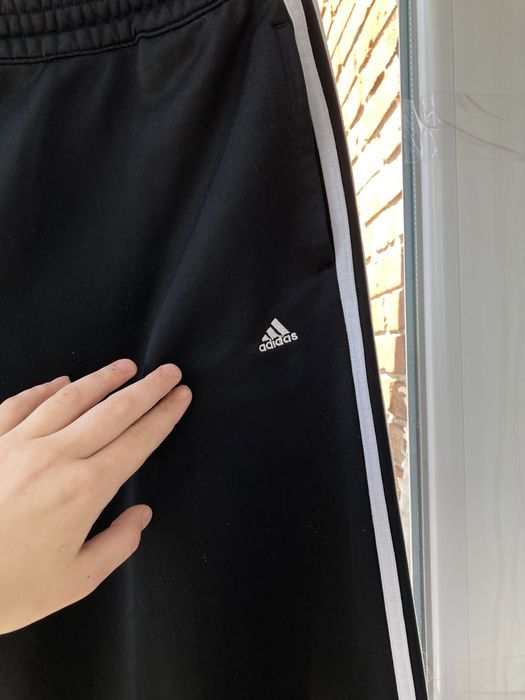 широкие штаны adidas