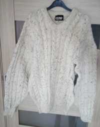 Теплий білий в крапинку светр з узором жгутами розмір М вовна 100%