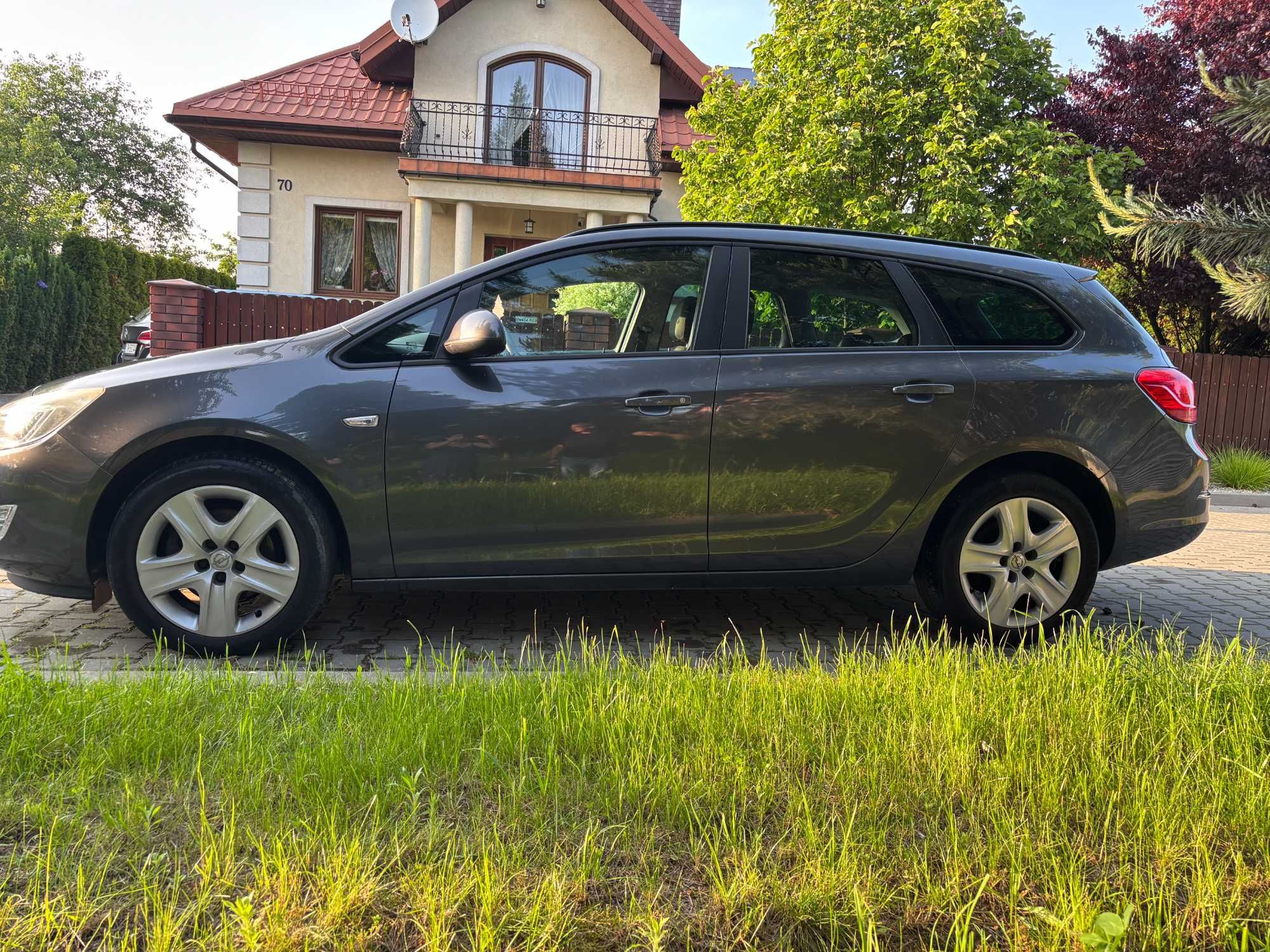 Opel Astra J 2011r 1.7cdti Sprowadzona z Niemiec duża Nawi Radio 7"
