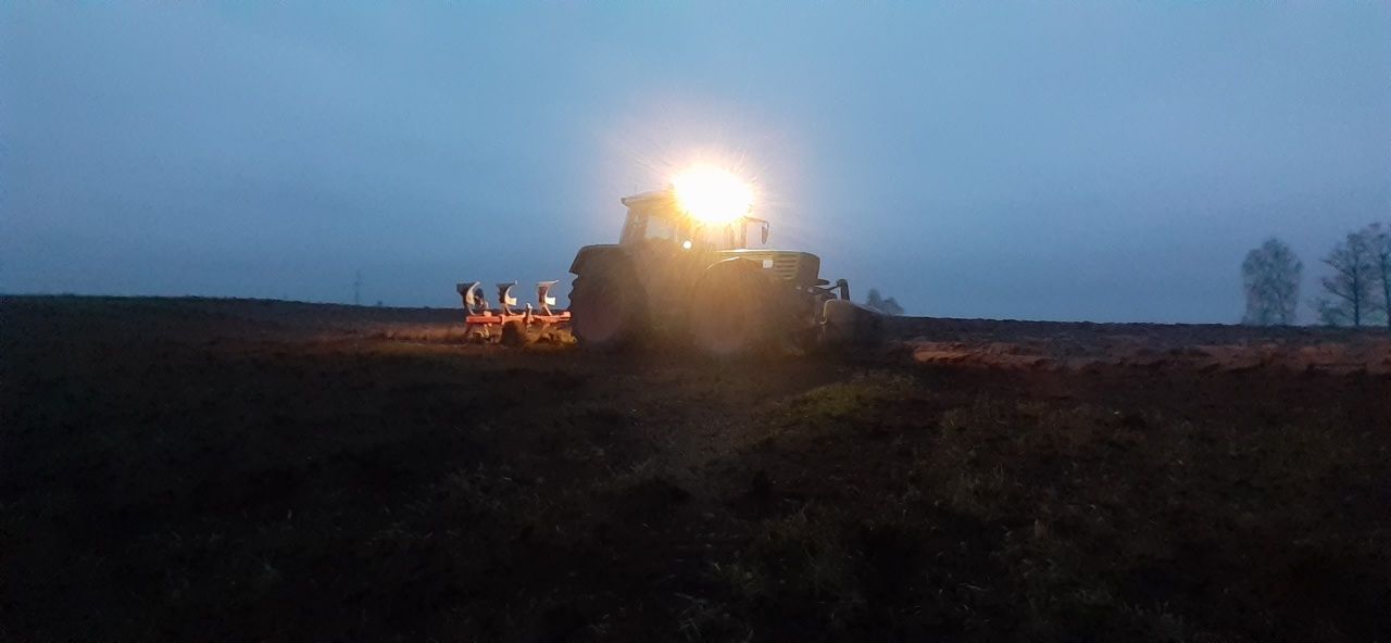 Usługi rolnicze, usługa orania, orka.