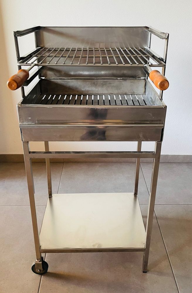 Grelhador em INOX ref. 316 com com 3 níveis, com 50x40x104 cm