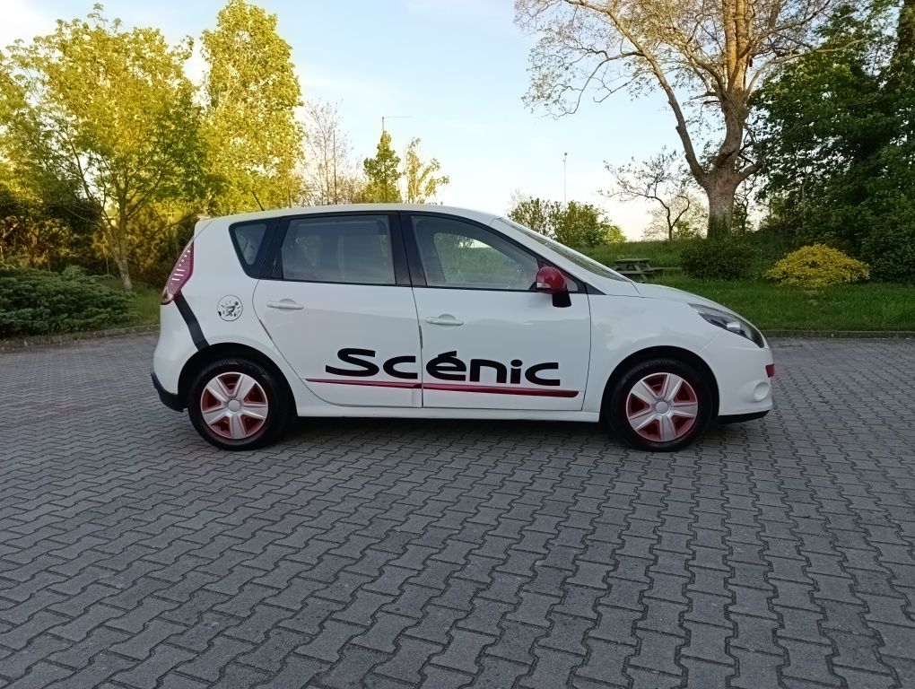 Renault Scenic 1.9 dCi 130KM Hak Klima Elektryka Radio Navi Bose