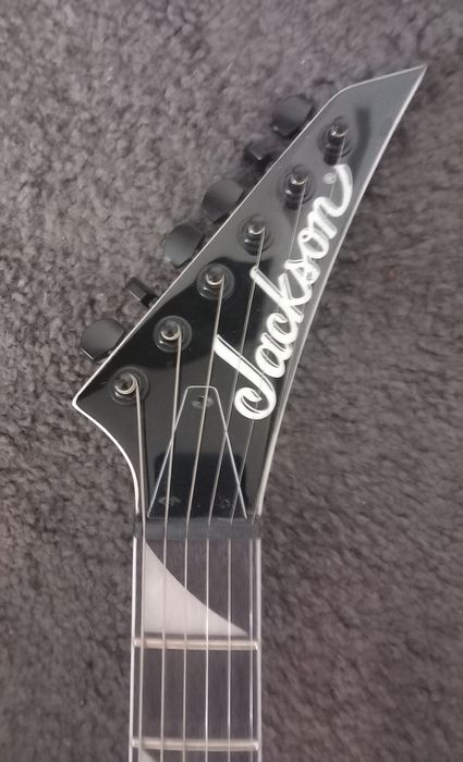 Super preço! Guitarra Jackson JS32T Rhoads