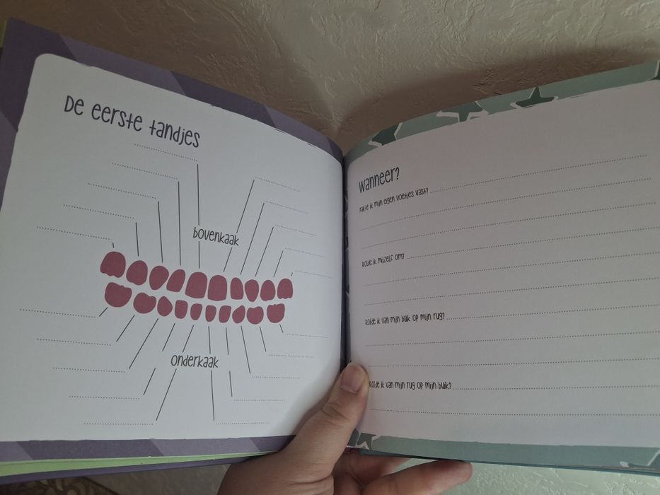 книга новонародженого  двобічна, мій перший рік, нідерландська мова