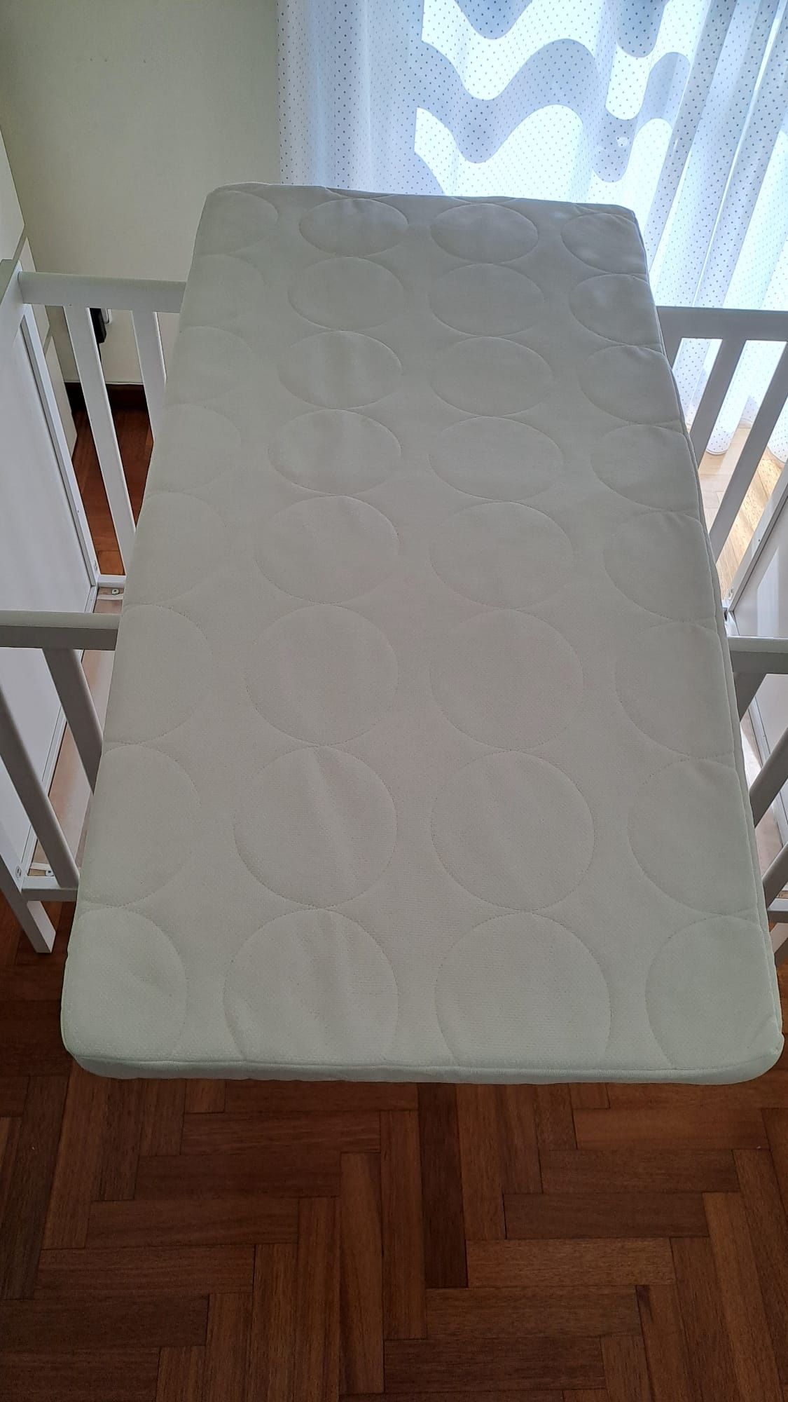 Cama de grades com colchão