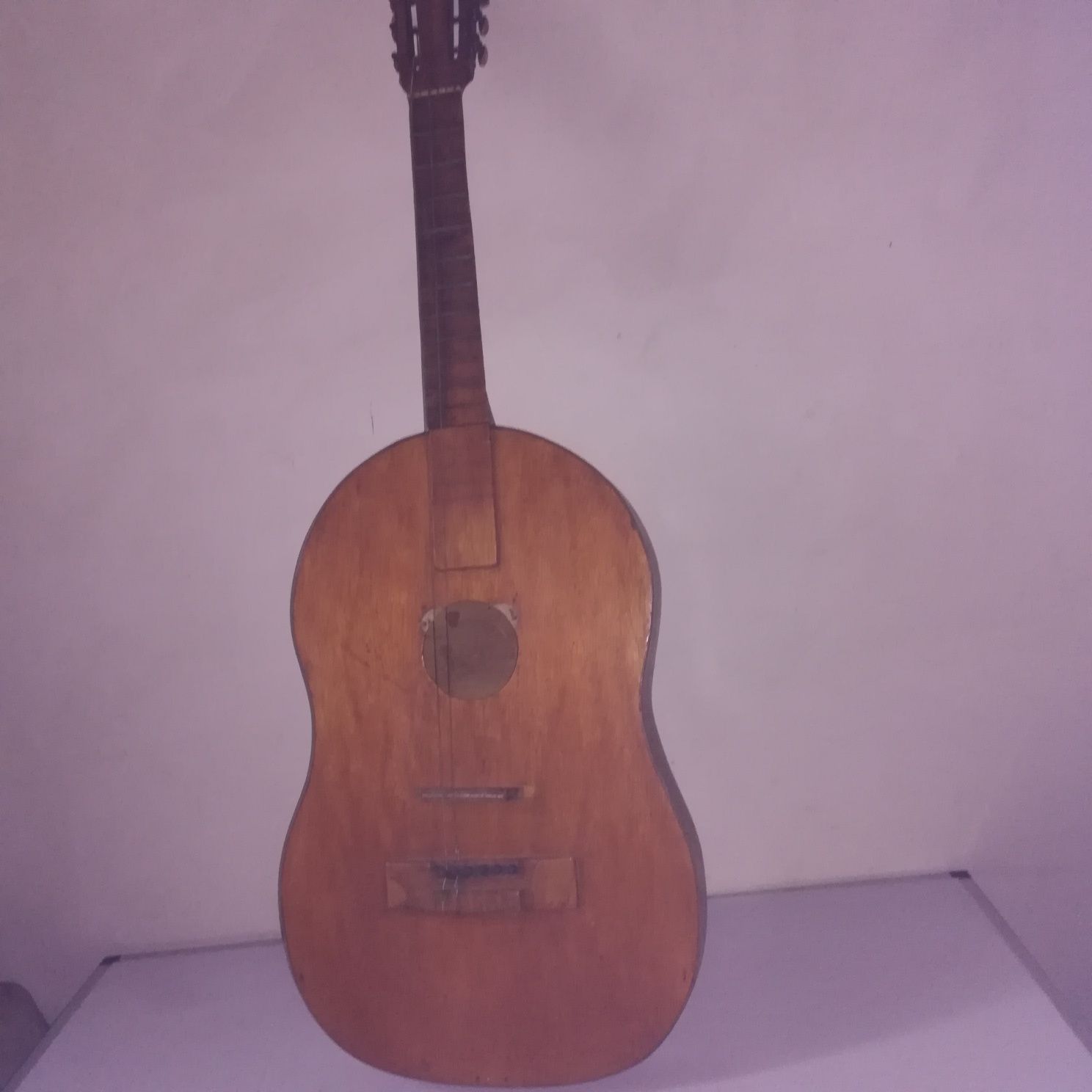 Zabytkowa gitara do renowacji