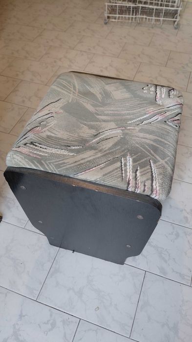 Narożnik kuchenny + stół + dwie pufy