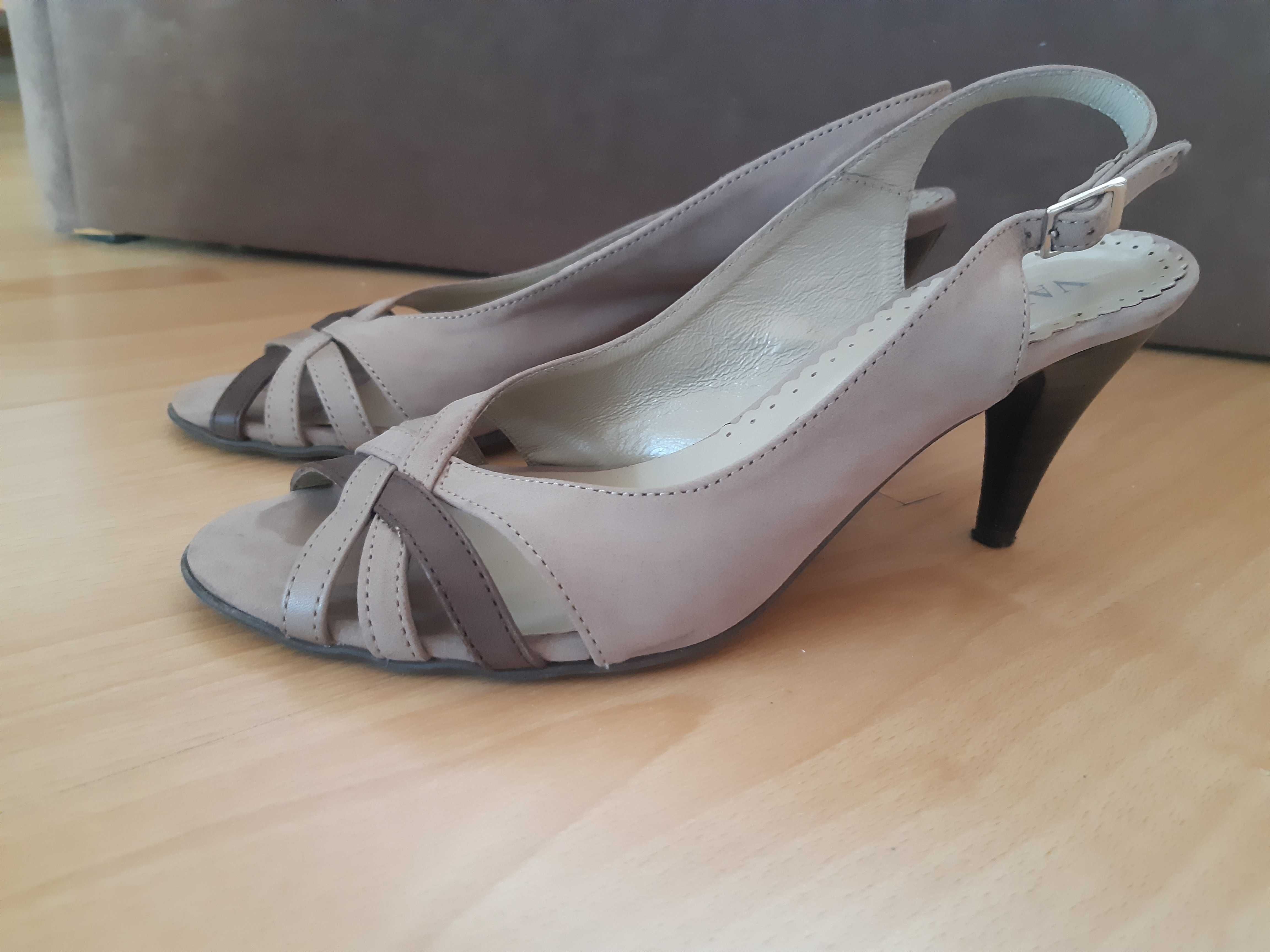 Buty z odkrytą piętą, skórzane r. 38