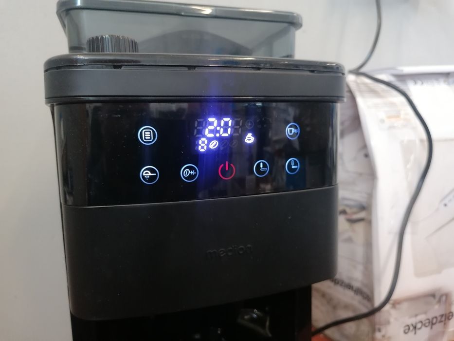 Ekspres do kawy przelewowy z młynkiem