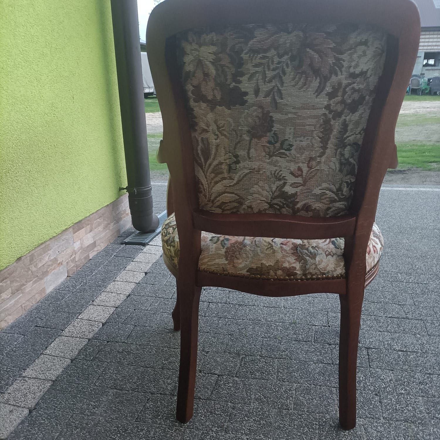 Fotel stylowy na ludwiku