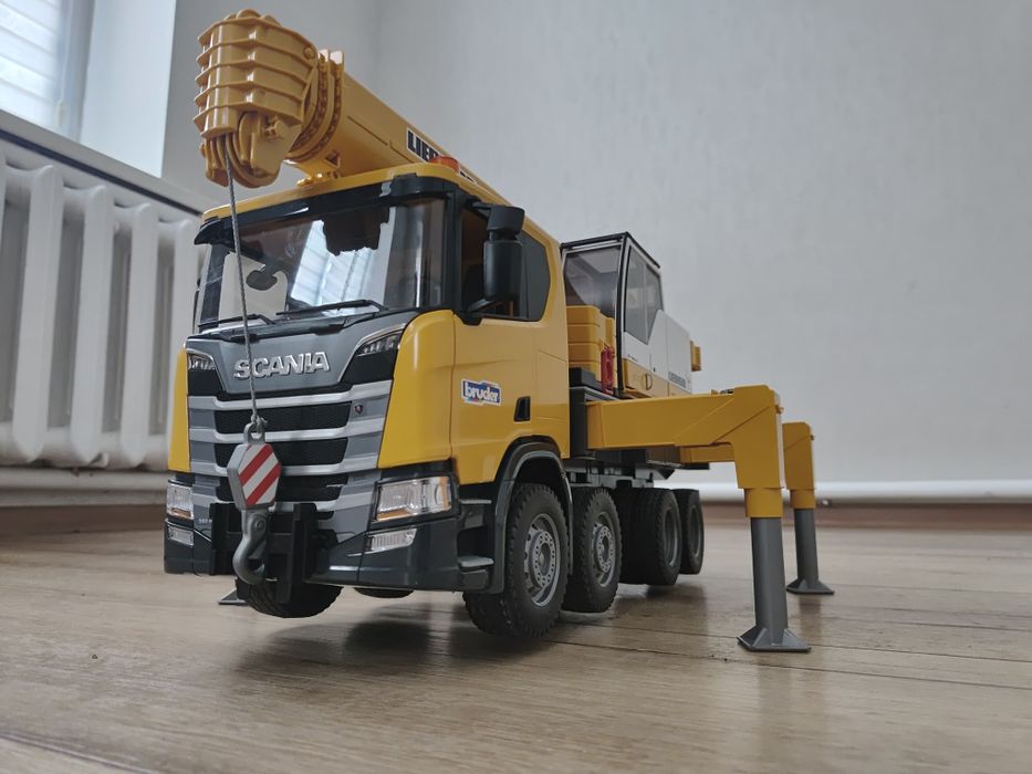 Автокран Bruder SACANIA R 560