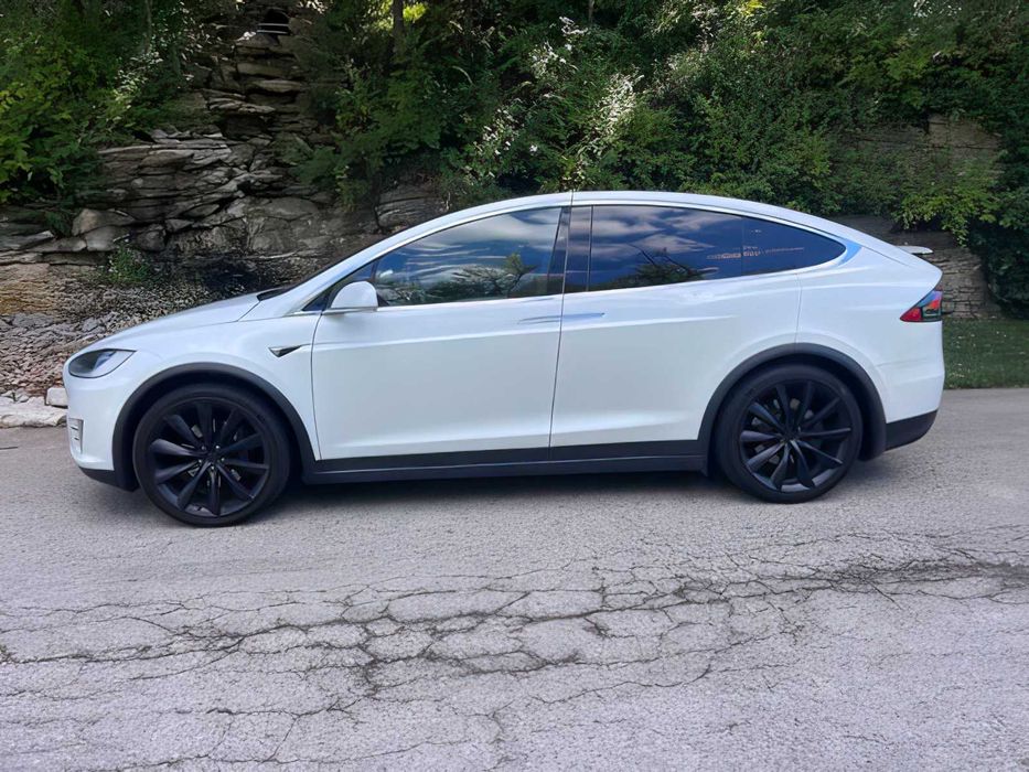 Tesla Model X      2018