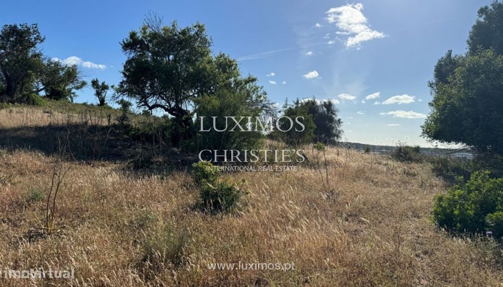 Amplo terreno para venda em Algoz, Algarve