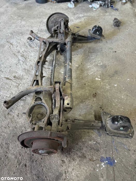 Audi A3 8P Volkswagen Golf 5 V Belka Zawieszenie Tylne Tył Sanki Wózek