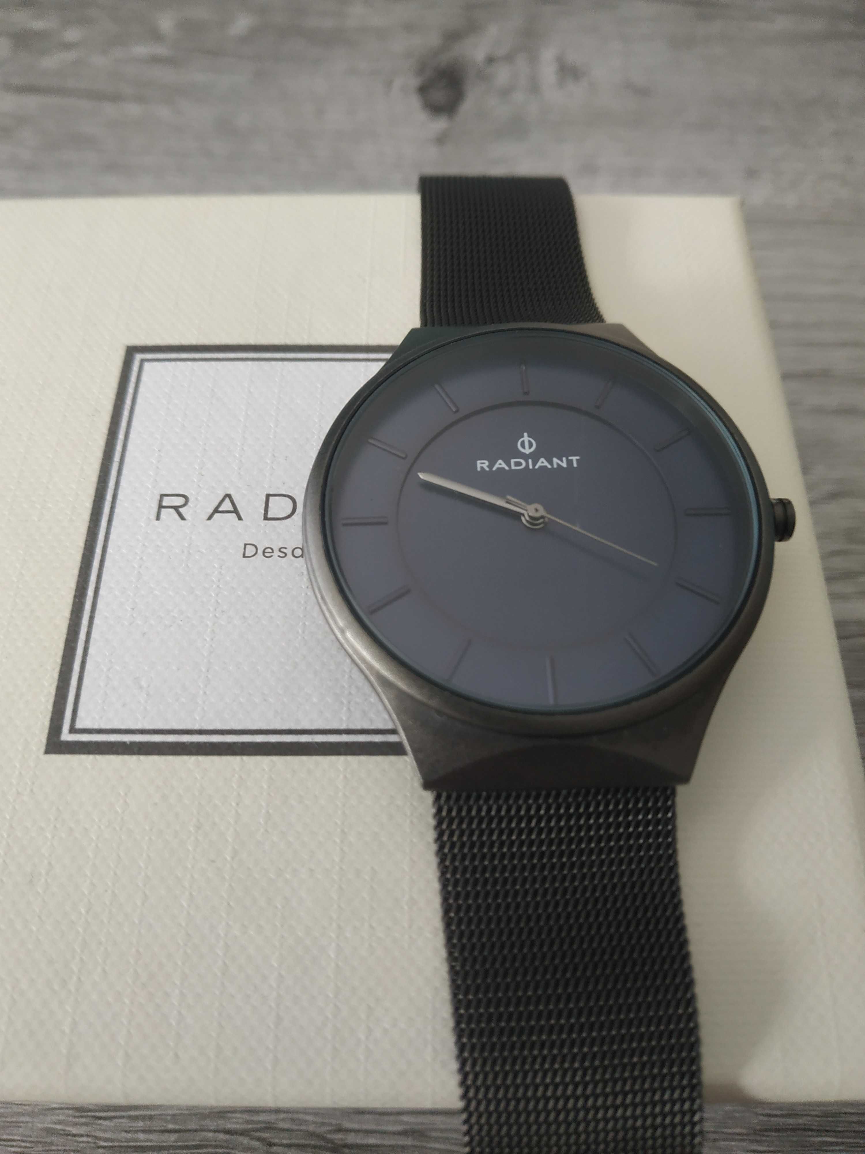 Relógio Radiant com Mostrador Azul e Bracelete Mesh