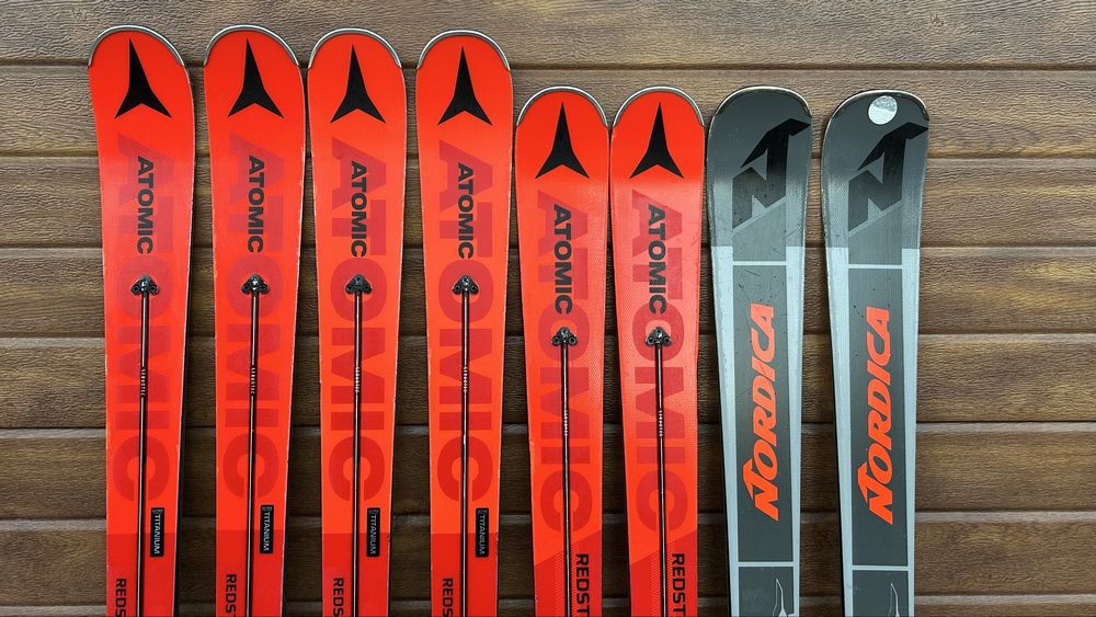 Лижі / черевики/ палиці / шоломи