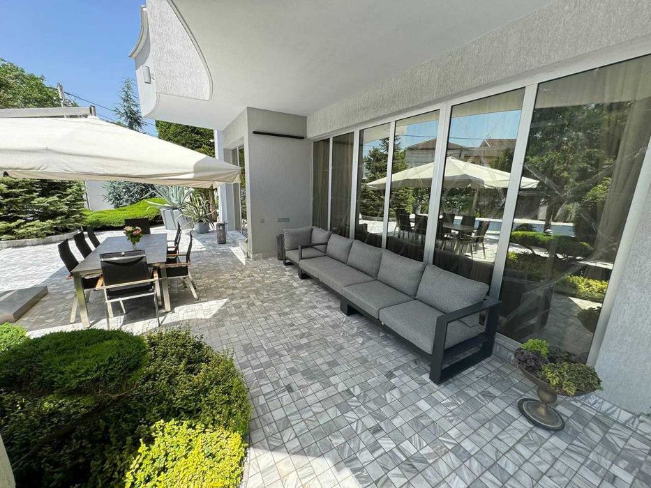 Стильный дом в Одессе у моря с бассейном, 620 м², 13 соток