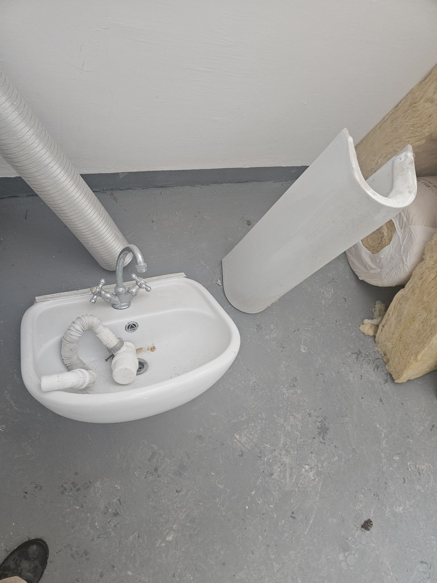 Umywalka z nóżką + WC