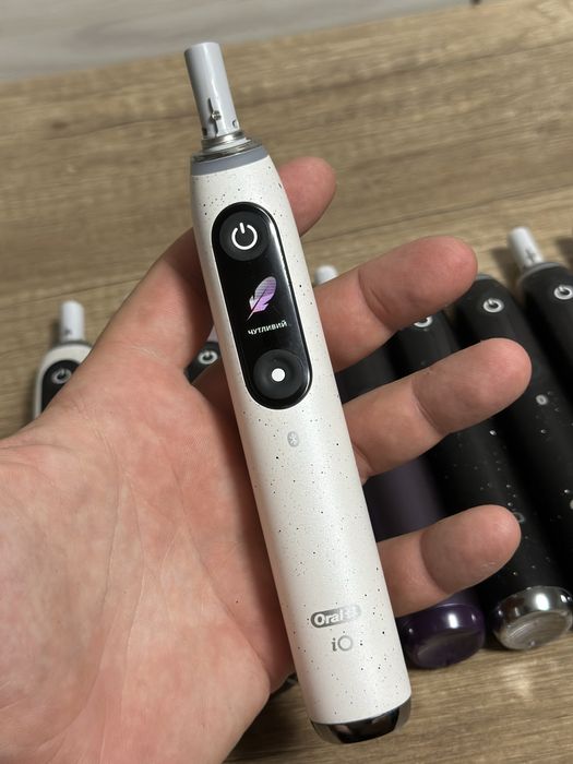 Електрична зубна щітка Oral-B 9/10 iO